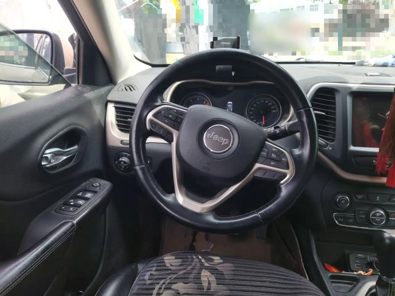 Jeep Cherokee 2016 2.0L Superior Edition — миниатюра 11