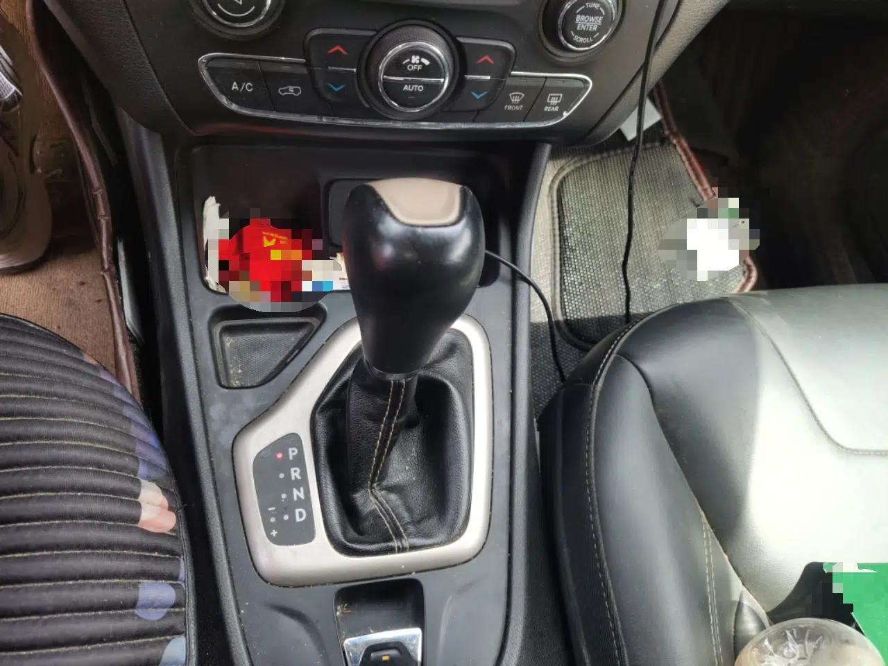 Jeep Cherokee 2016 2.0L Superior Edition — миниатюра 15