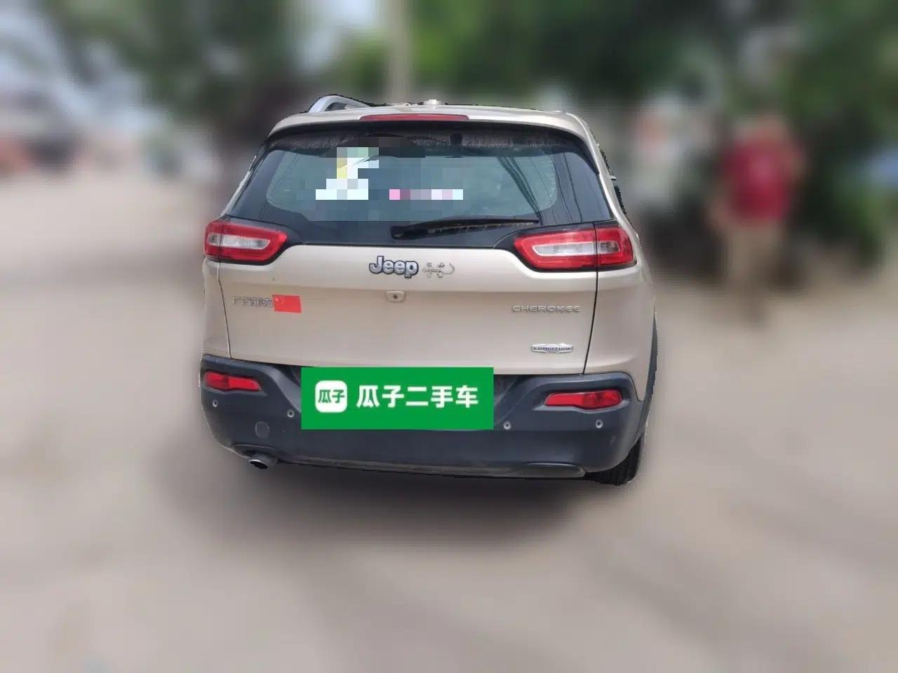 Jeep Cherokee 2016 2.0L Superior Edition — миниатюра 5