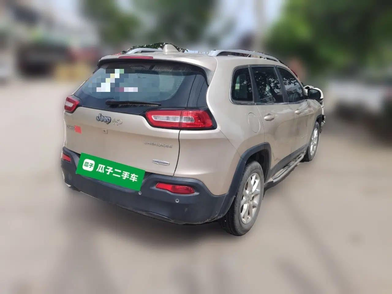 Jeep Cherokee 2016 2.0L Superior Edition — миниатюра 6
