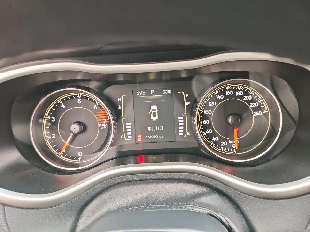 Jeep Cherokee 2016 2.4L Professional Edition — миниатюра 12