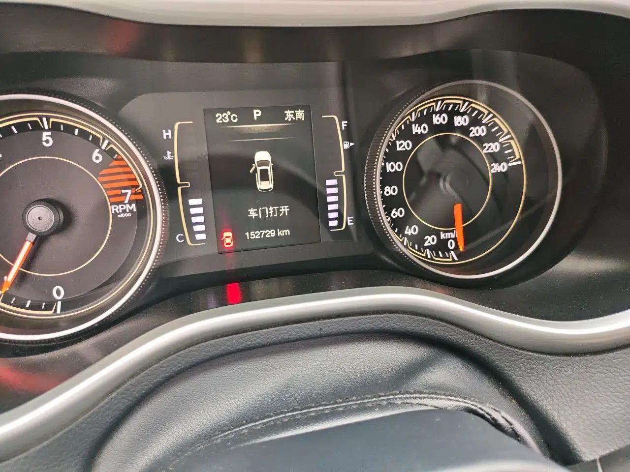 Jeep Cherokee 2016 2.4L Professional Edition — миниатюра 13