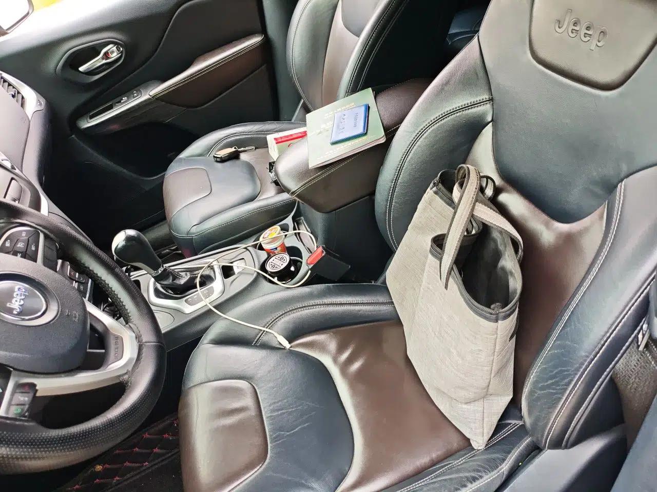 Jeep Cherokee 2016 2.4L Professional Edition — миниатюра 16