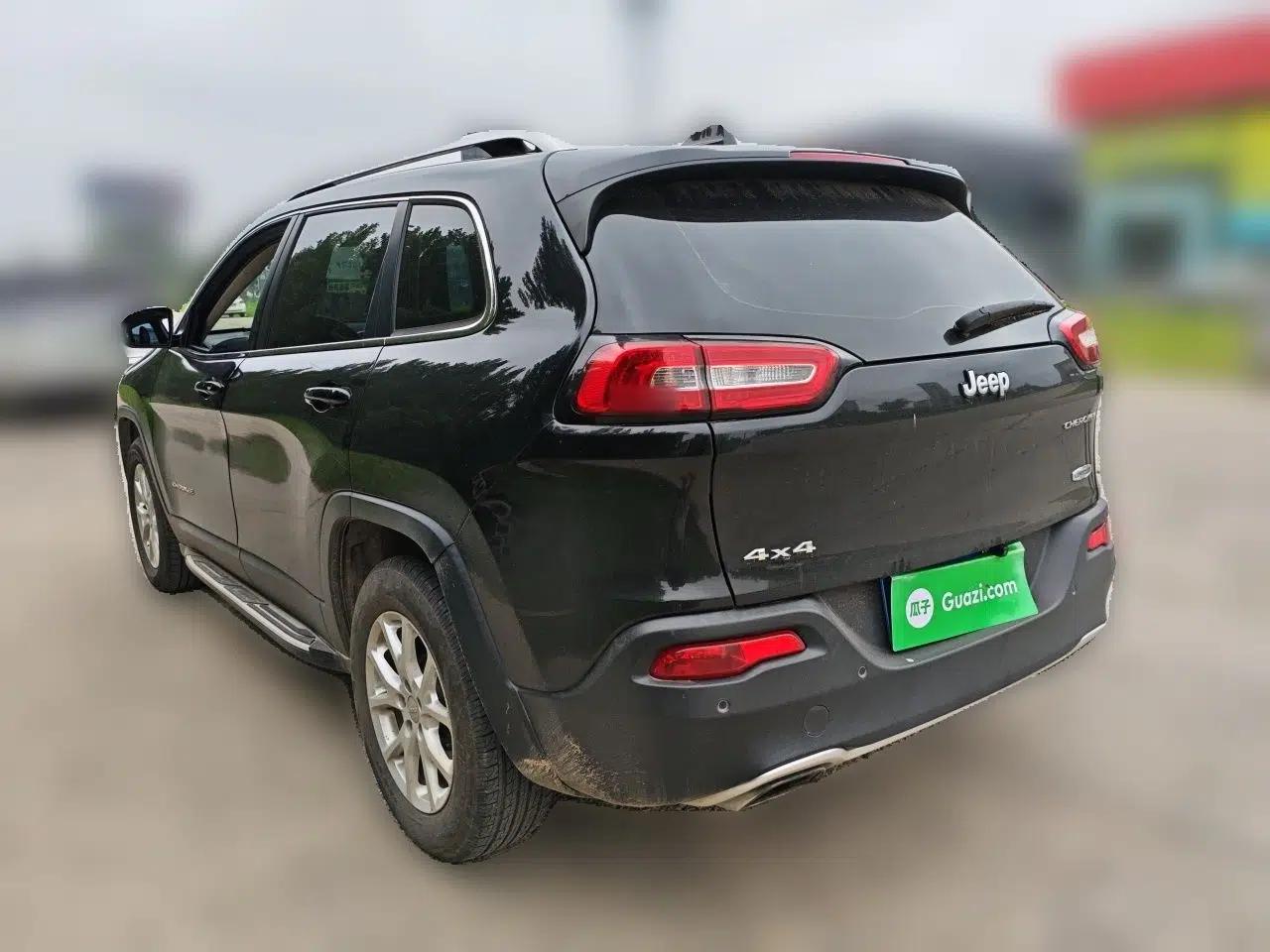 Jeep Cherokee 2016 2.4L Professional Edition — миниатюра 4