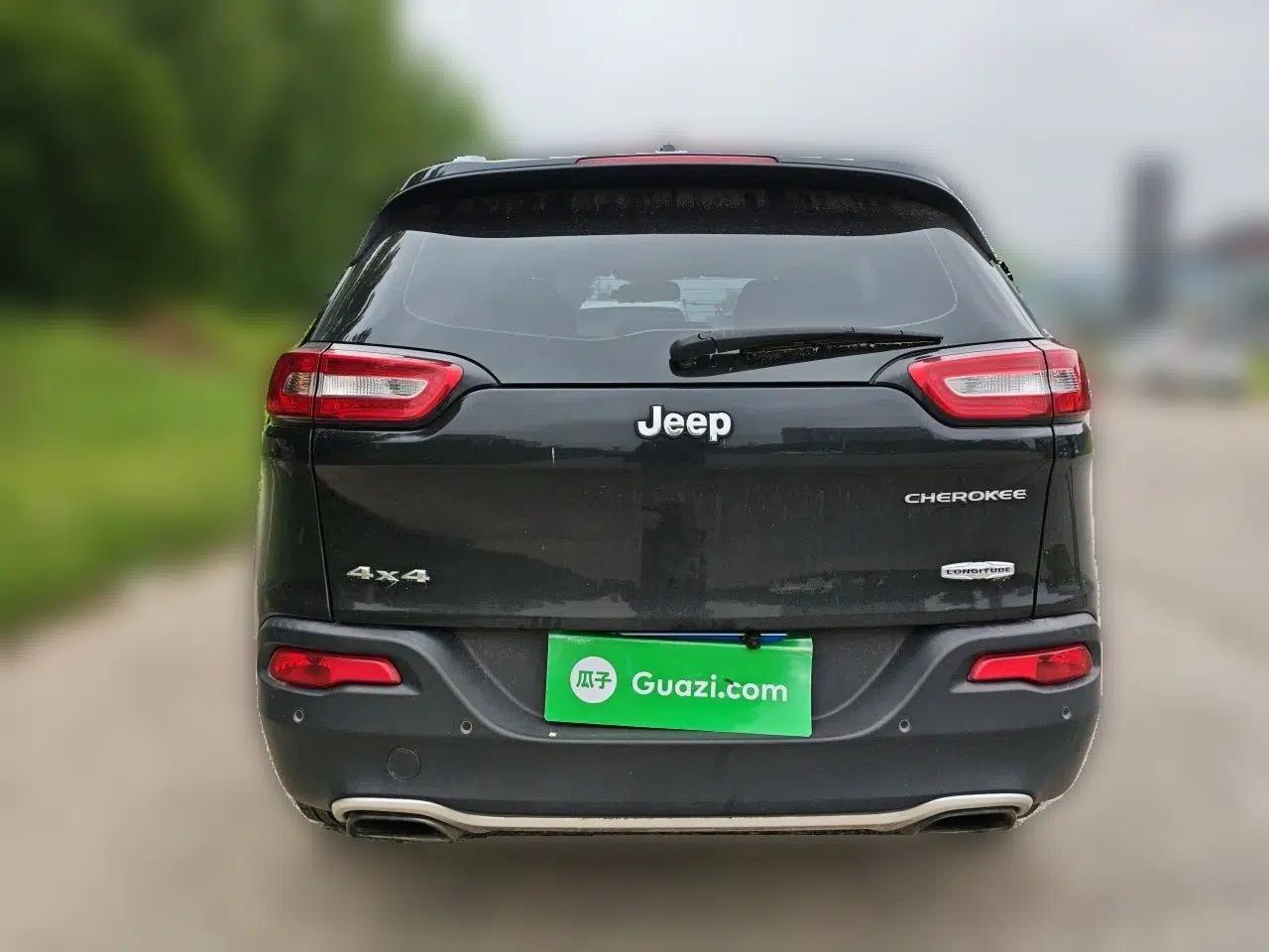 Jeep Cherokee 2016 2.4L Professional Edition — миниатюра 5