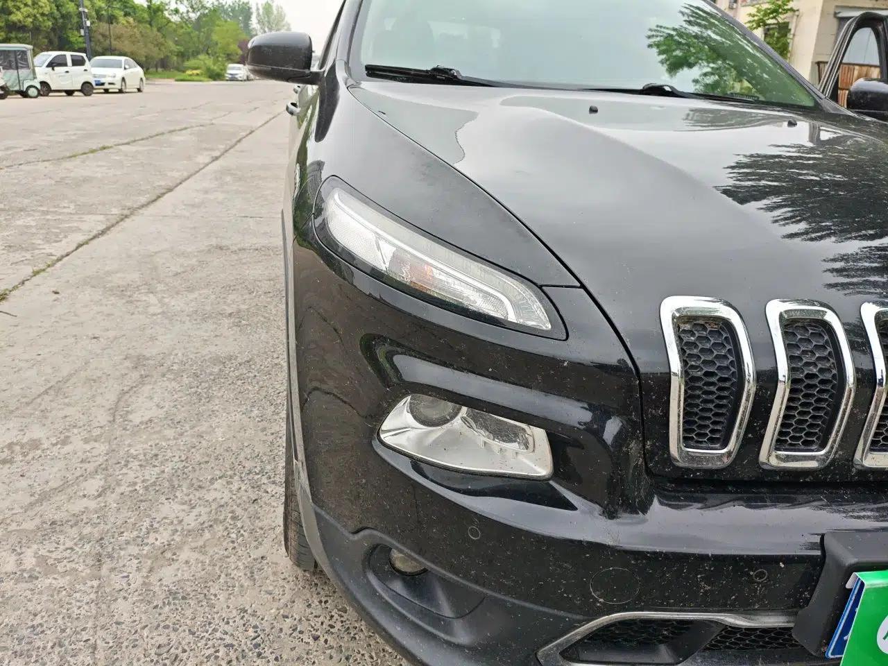 Jeep Cherokee 2016 2.4L Professional Edition — миниатюра 7