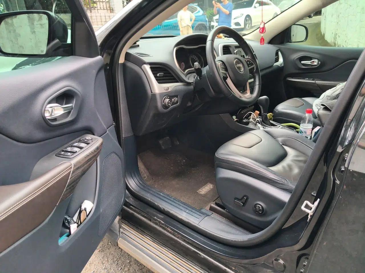 Jeep Cherokee 2016 2.4L Professional Smart Version — миниатюра 17