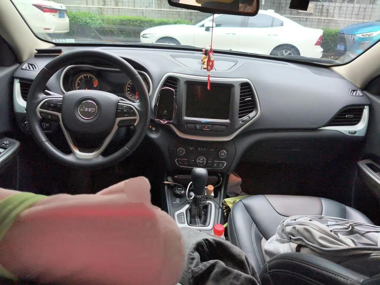 Jeep Cherokee 2016 2.4L Professional Smart Version — миниатюра 10