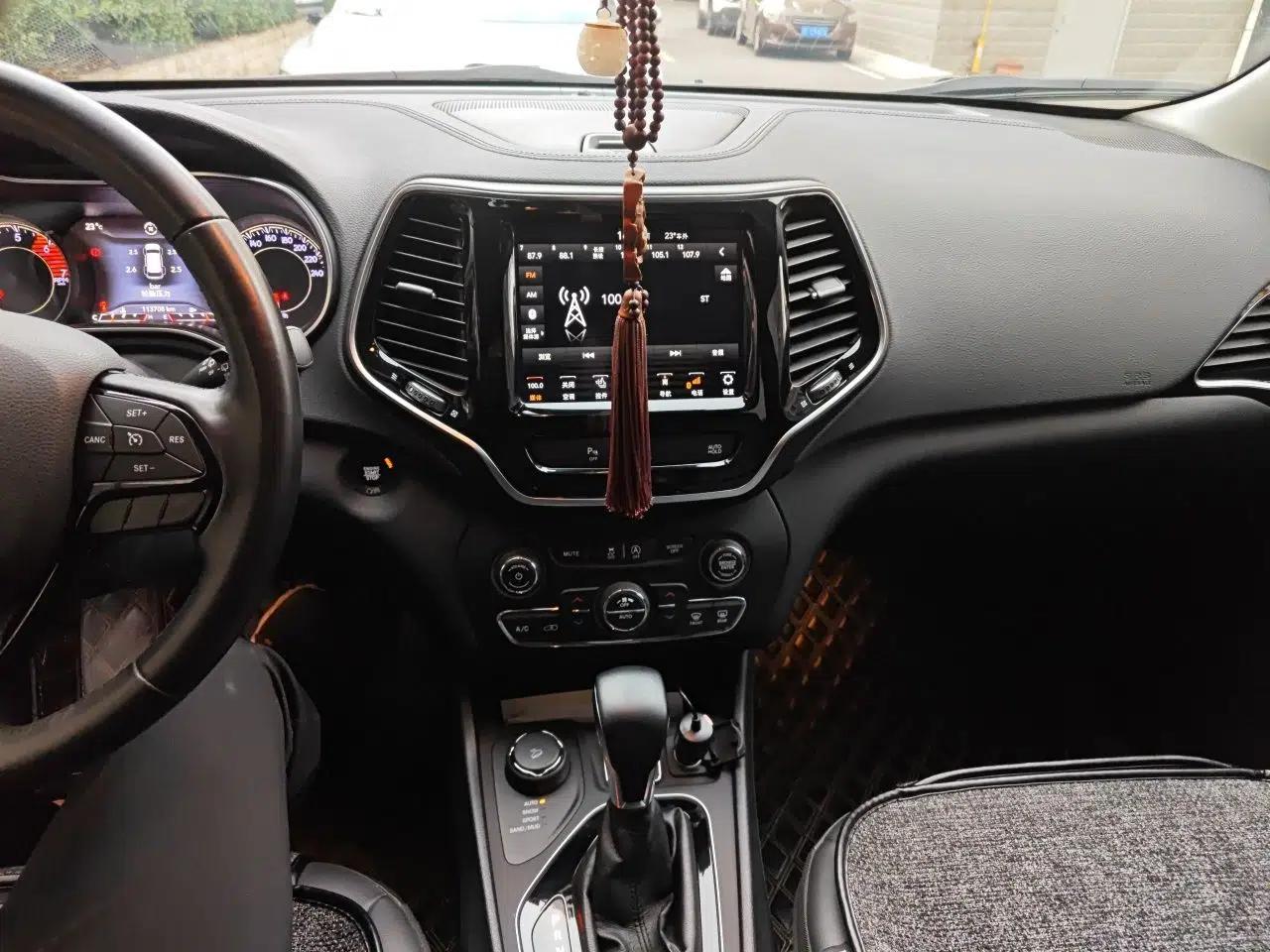 Jeep Cherokee 2020 2.0T Four-Wheel Drive Night Eagle Edition — миниатюра 14