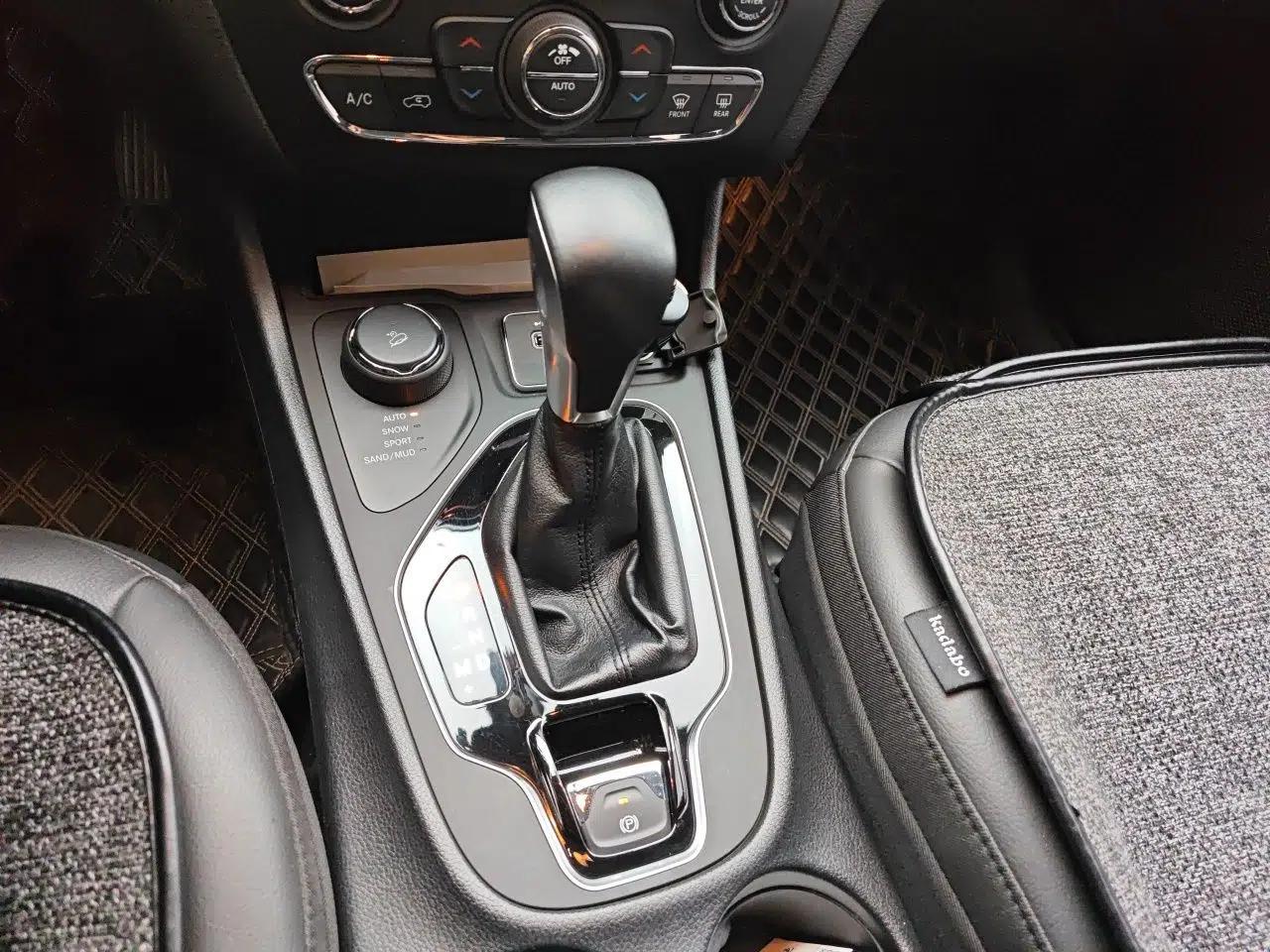 Jeep Cherokee 2020 2.0T Four-Wheel Drive Night Eagle Edition — миниатюра 15