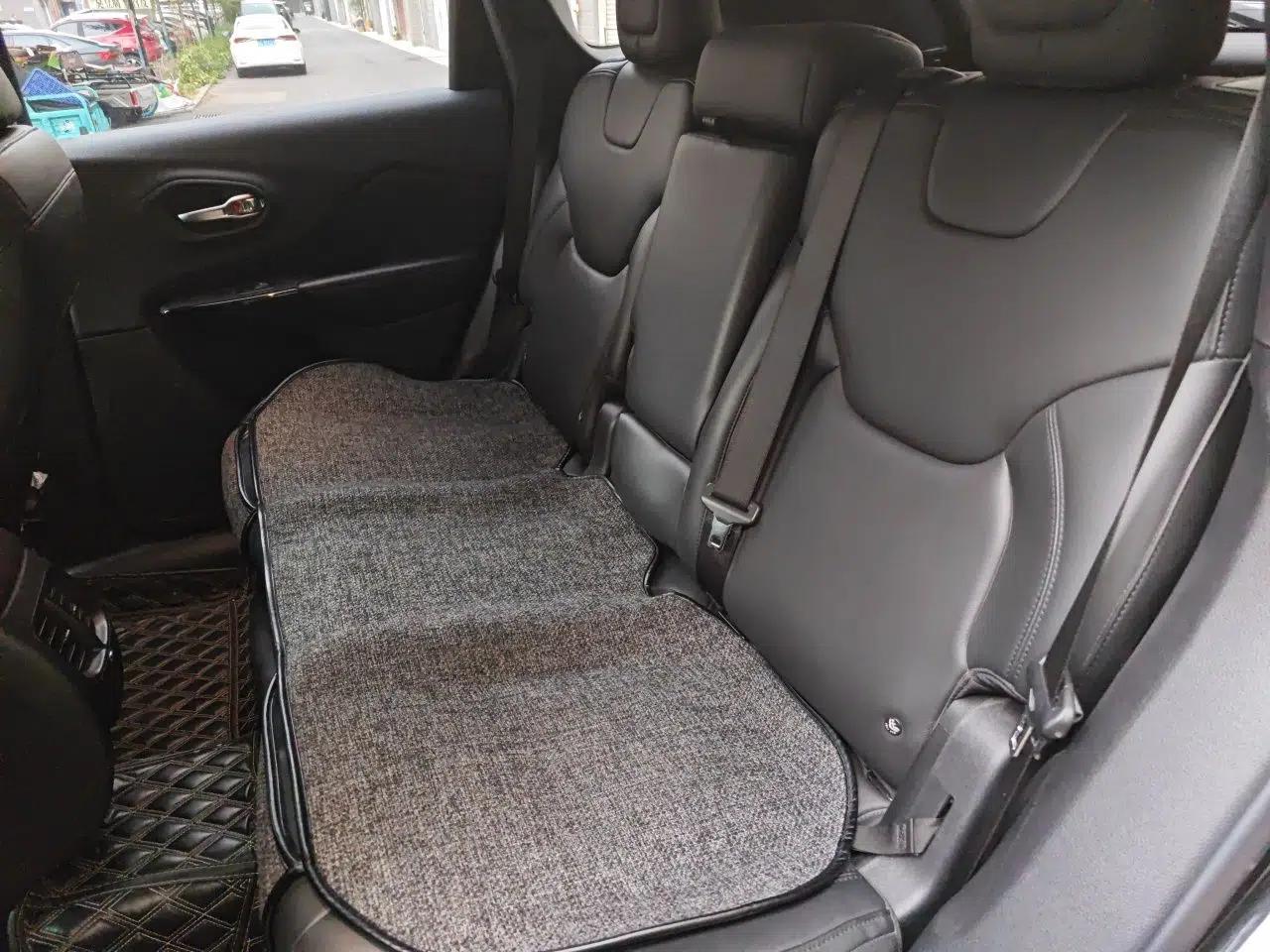 Jeep Cherokee 2020 2.0T Four-Wheel Drive Night Eagle Edition — миниатюра 18