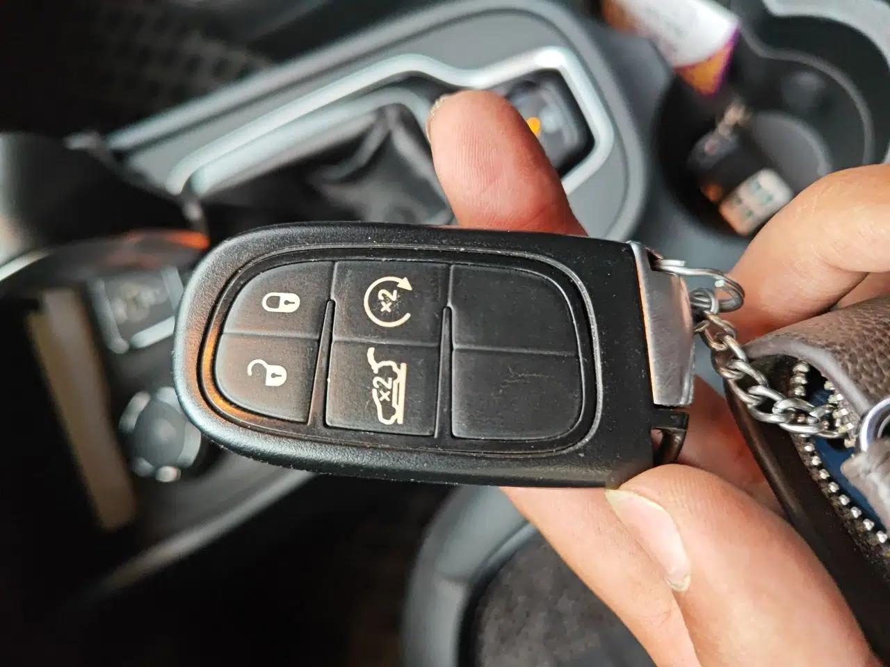 Jeep Cherokee 2020 2.0T Four-Wheel Drive Night Eagle Edition — миниатюра 9