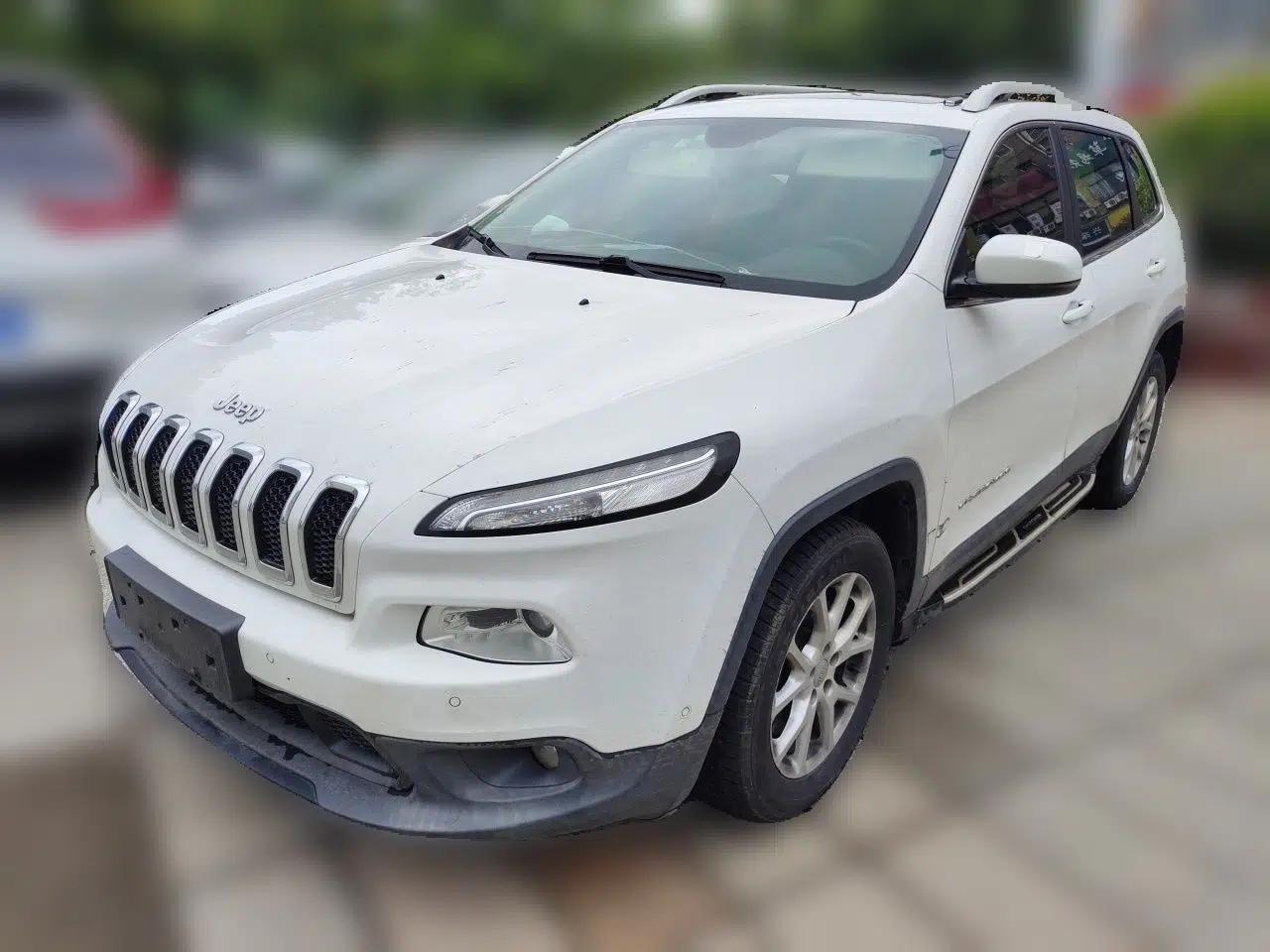 Jeep Cherokee 2016 2.0L Superior Edition — миниатюра 1