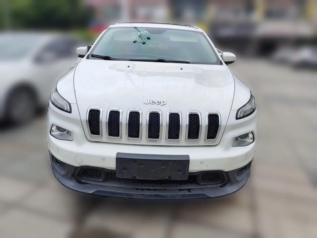 Jeep Cherokee 2016 2.0L Superior Edition — миниатюра 2