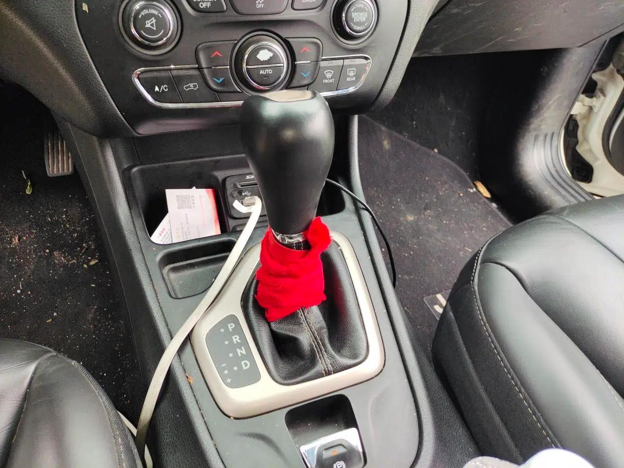 Jeep Cherokee 2016 2.0L Superior Edition — миниатюра 15