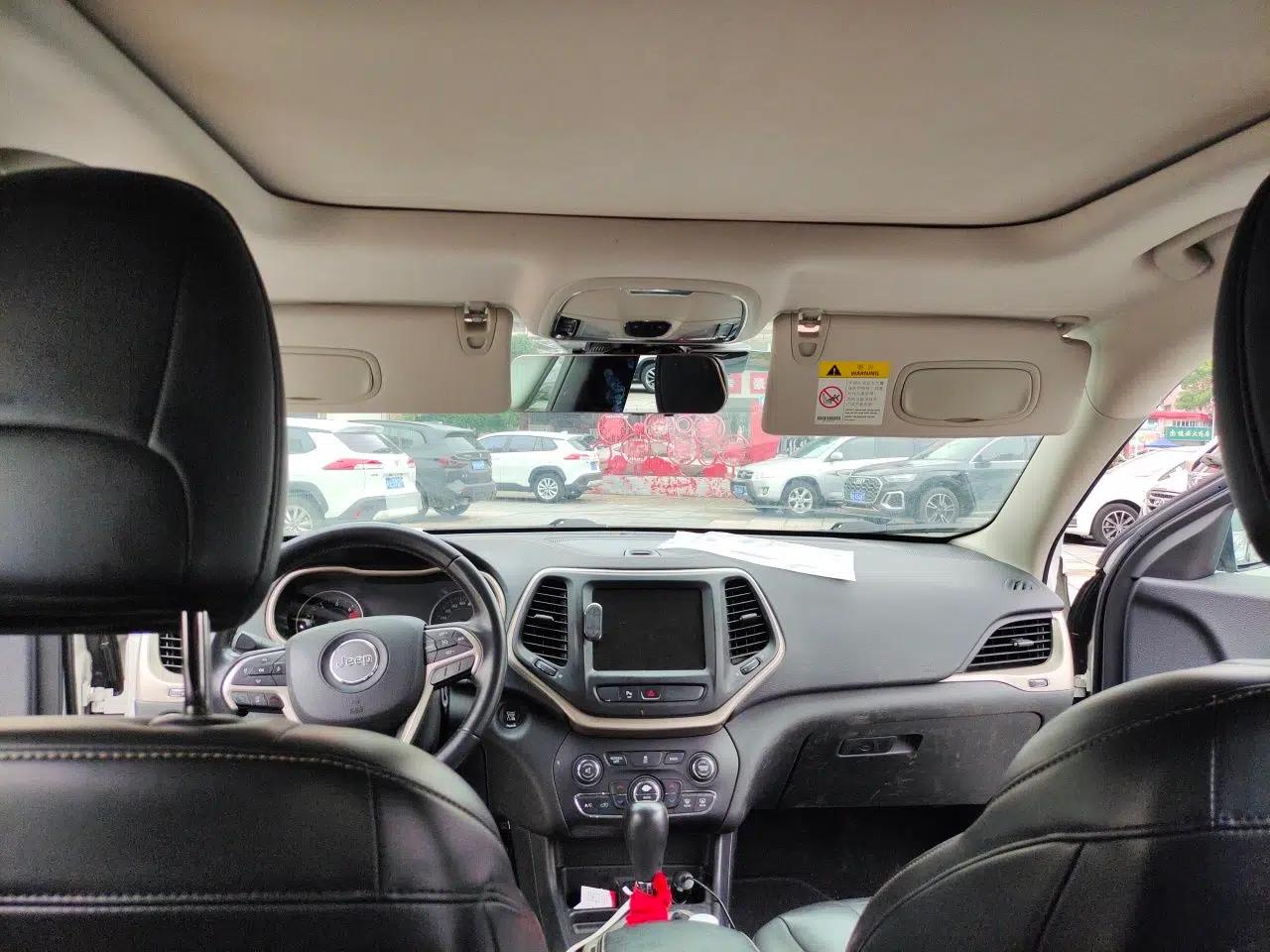 Jeep Cherokee 2016 2.0L Superior Edition — миниатюра 19