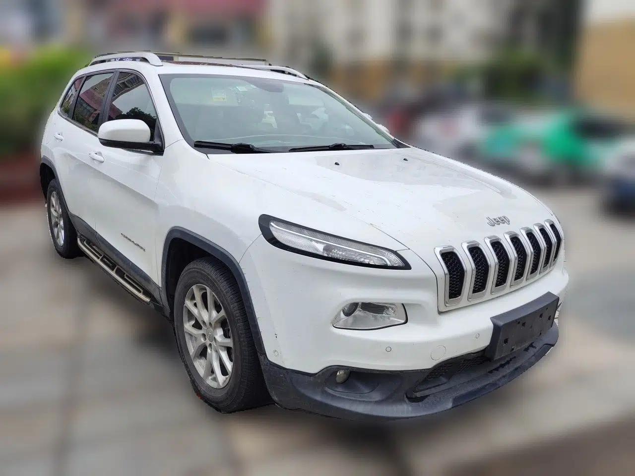 Jeep Cherokee 2016 2.0L Superior Edition — миниатюра 3