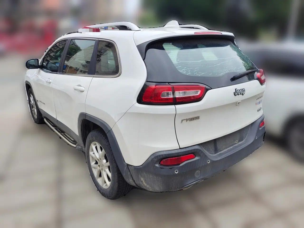 Jeep Cherokee 2016 2.0L Superior Edition — миниатюра 4