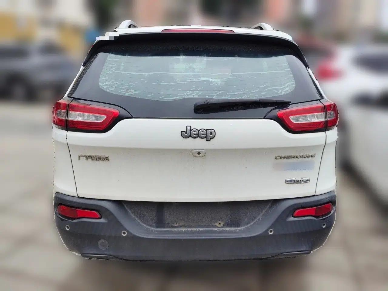 Jeep Cherokee 2016 2.0L Superior Edition — миниатюра 5