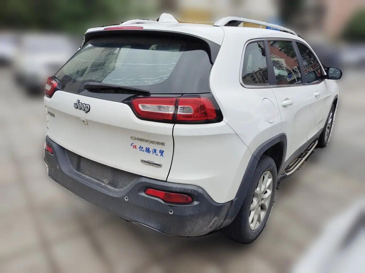 Jeep Cherokee 2016 2.0L Superior Edition — миниатюра 6