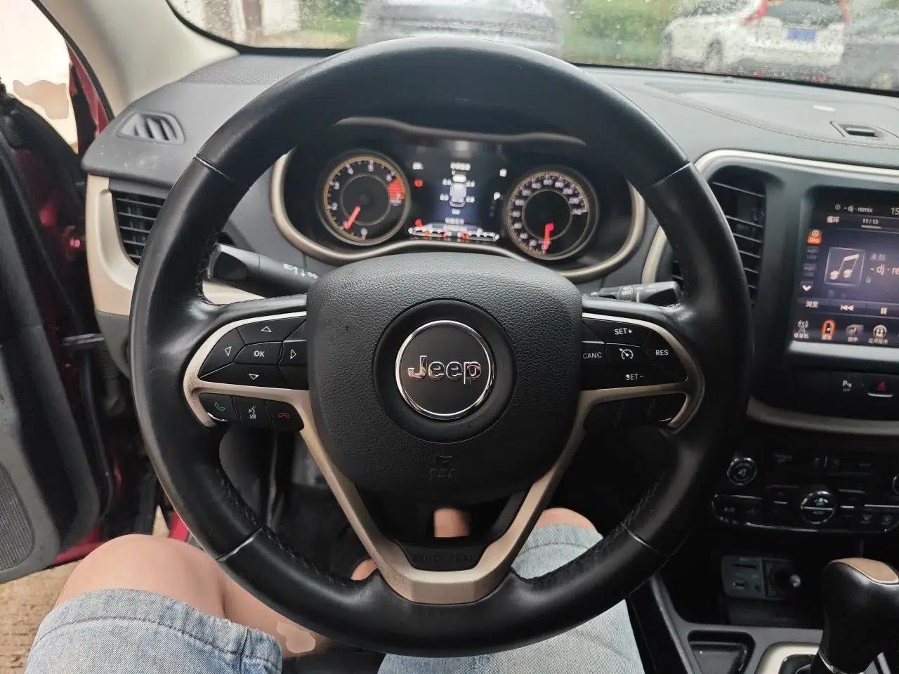 Jeep Cherokee 2016 2.4L Leading Smart Version — миниатюра 11