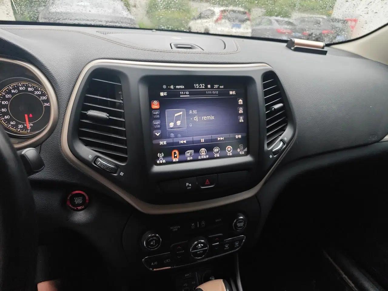 Jeep Cherokee 2016 2.4L Leading Smart Version — миниатюра 14