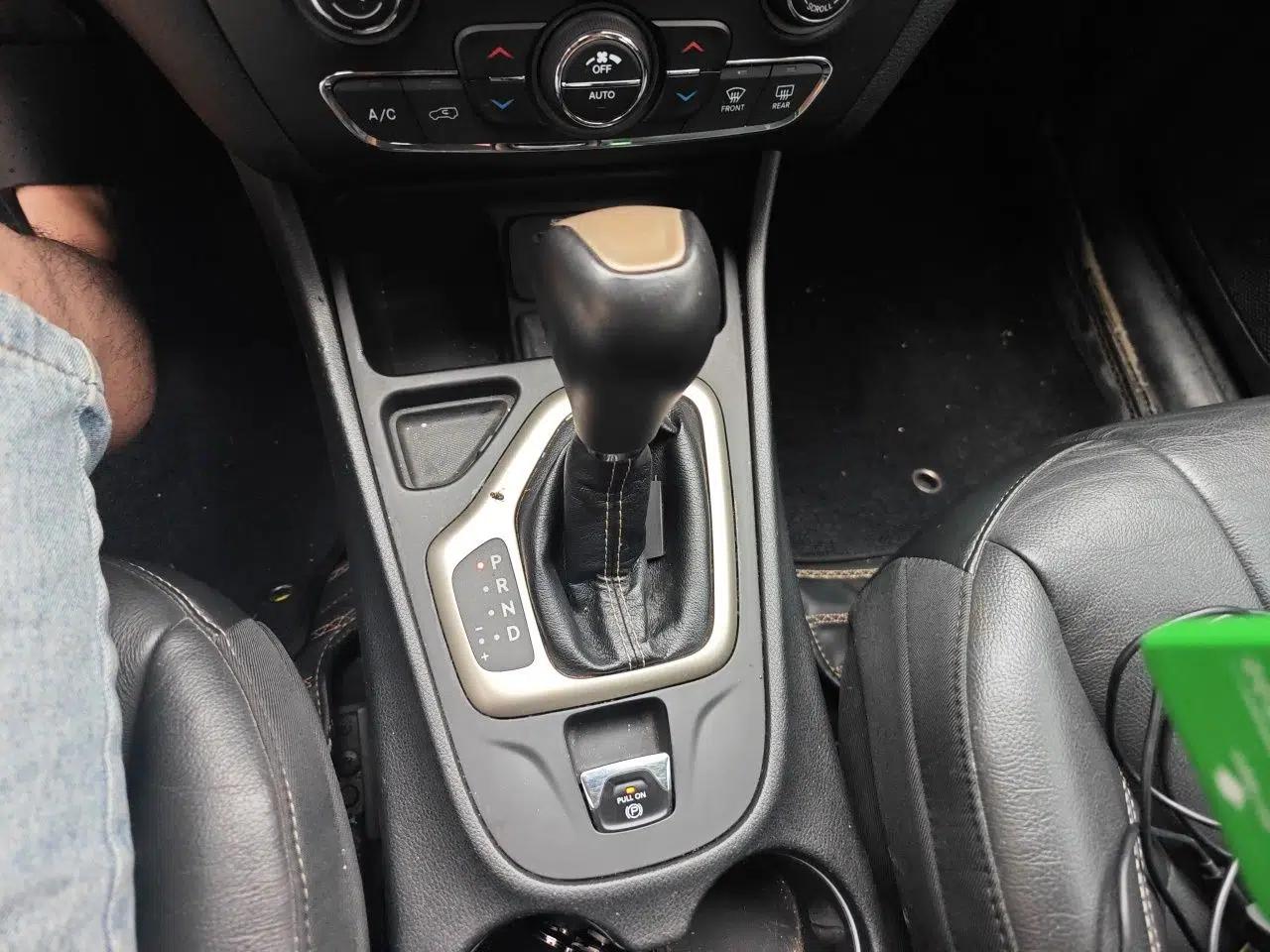 Jeep Cherokee 2016 2.4L Leading Smart Version — миниатюра 15