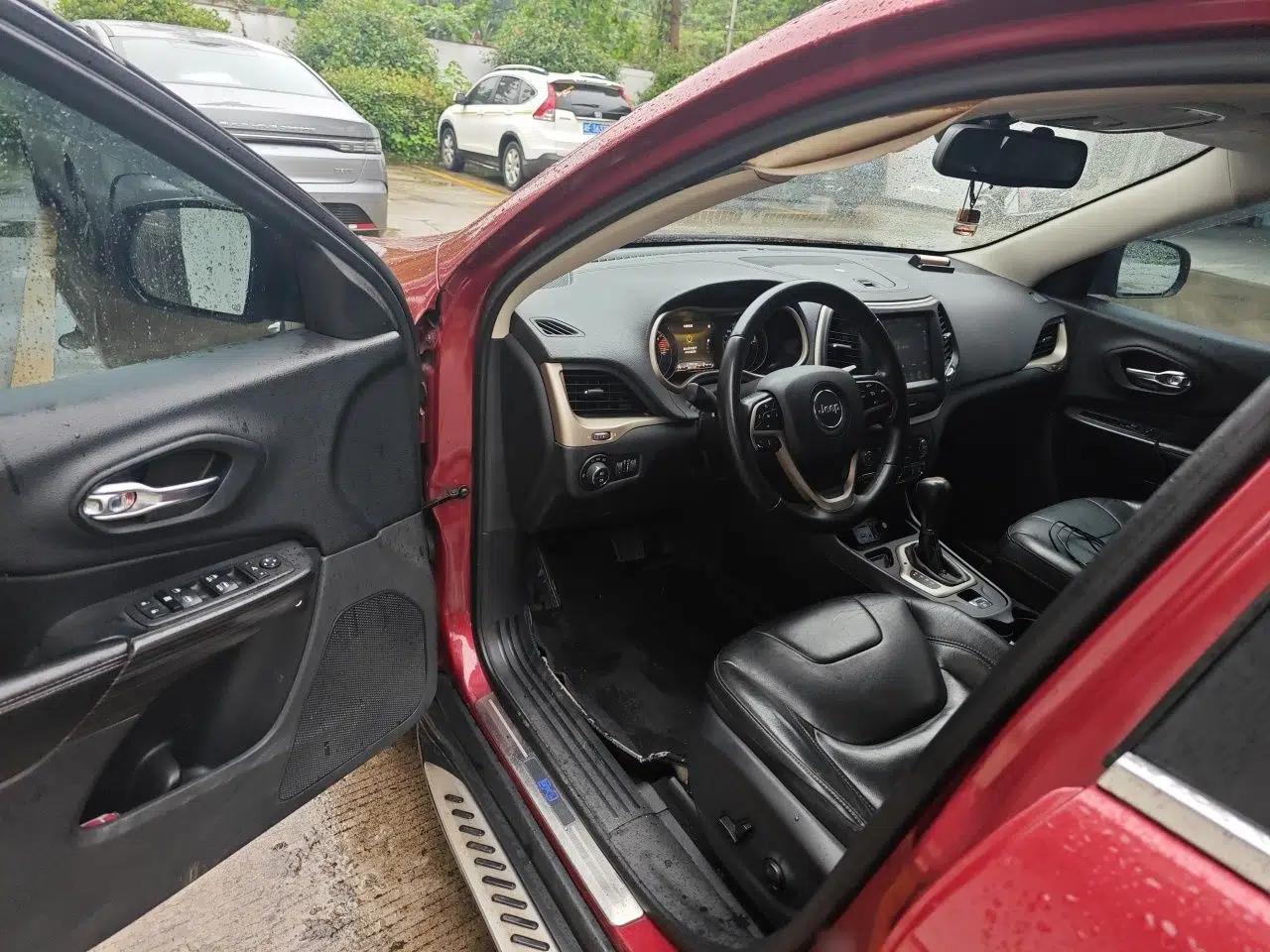 Jeep Cherokee 2016 2.4L Leading Smart Version — миниатюра 17