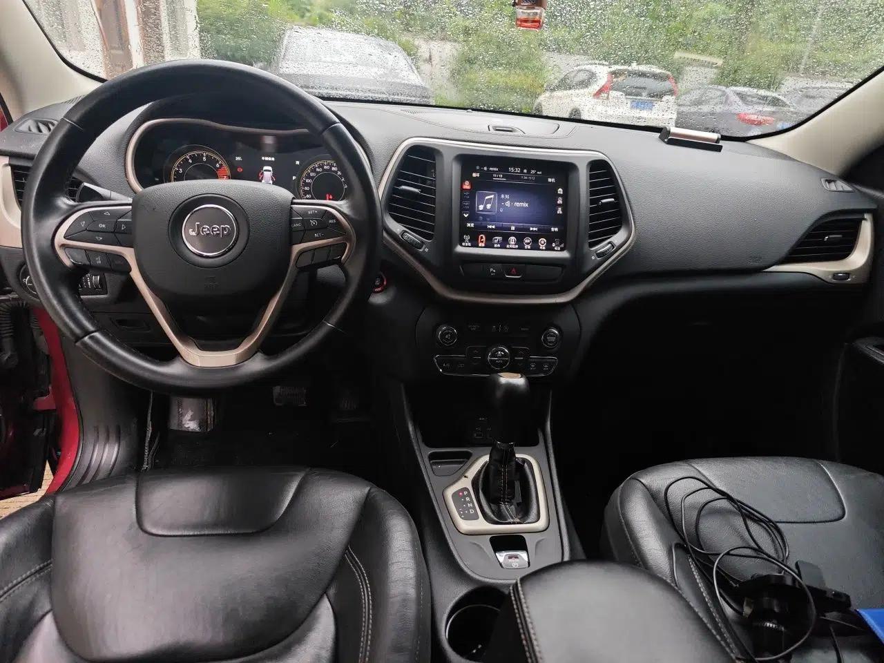 Jeep Cherokee 2016 2.4L Leading Smart Version — миниатюра 10
