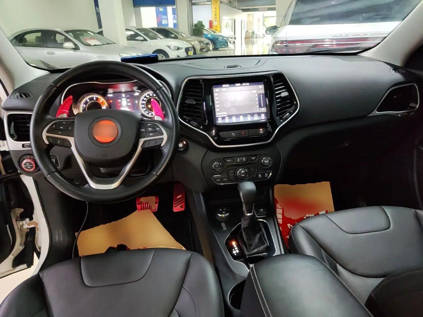 Jeep Cherokee 2019 2.0T Two-Wheel Drive Smart Enjoyment Version China V — миниатюра 13
