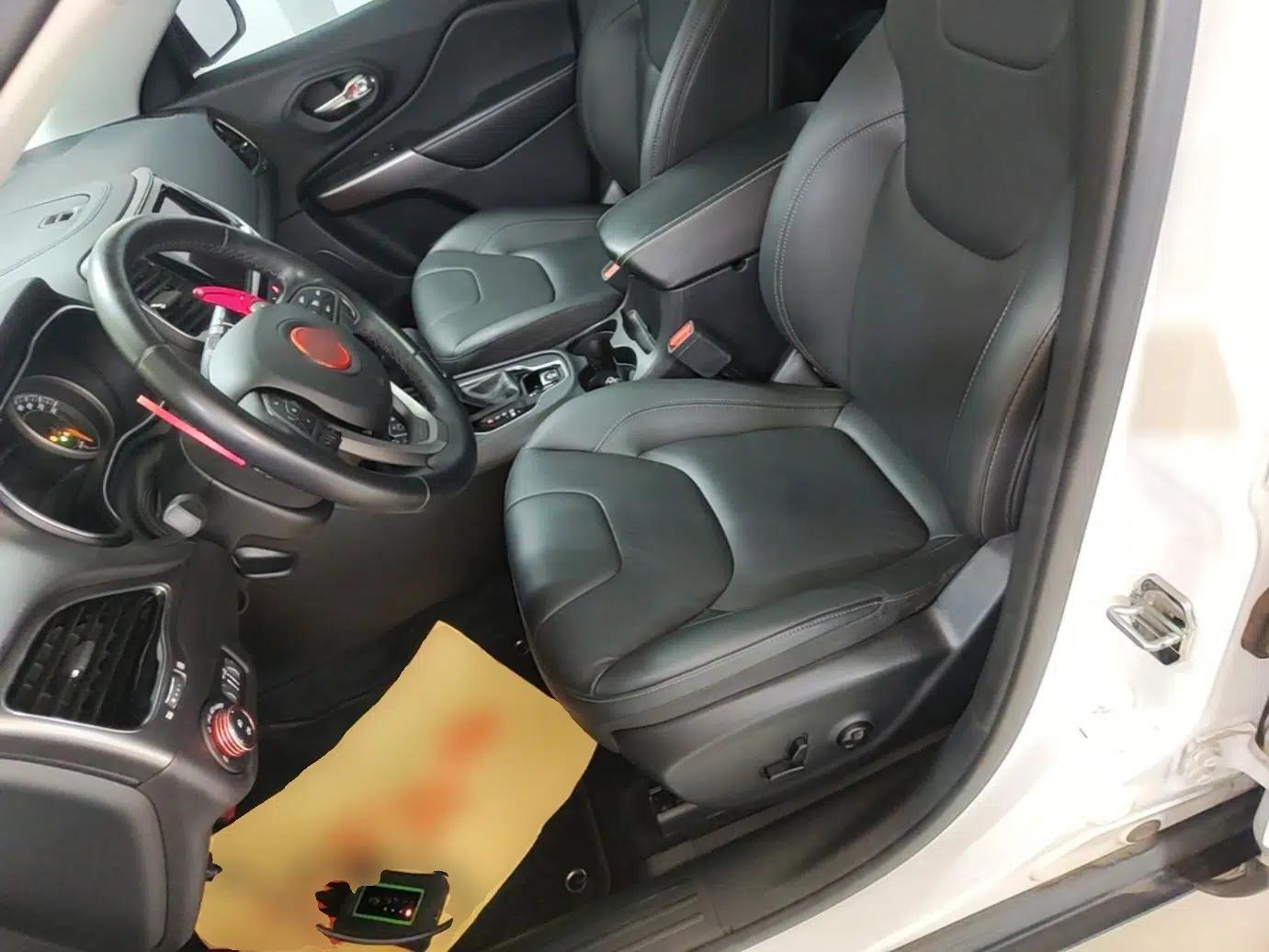 Jeep Cherokee 2019 2.0T Two-Wheel Drive Smart Enjoyment Version China V — миниатюра 18