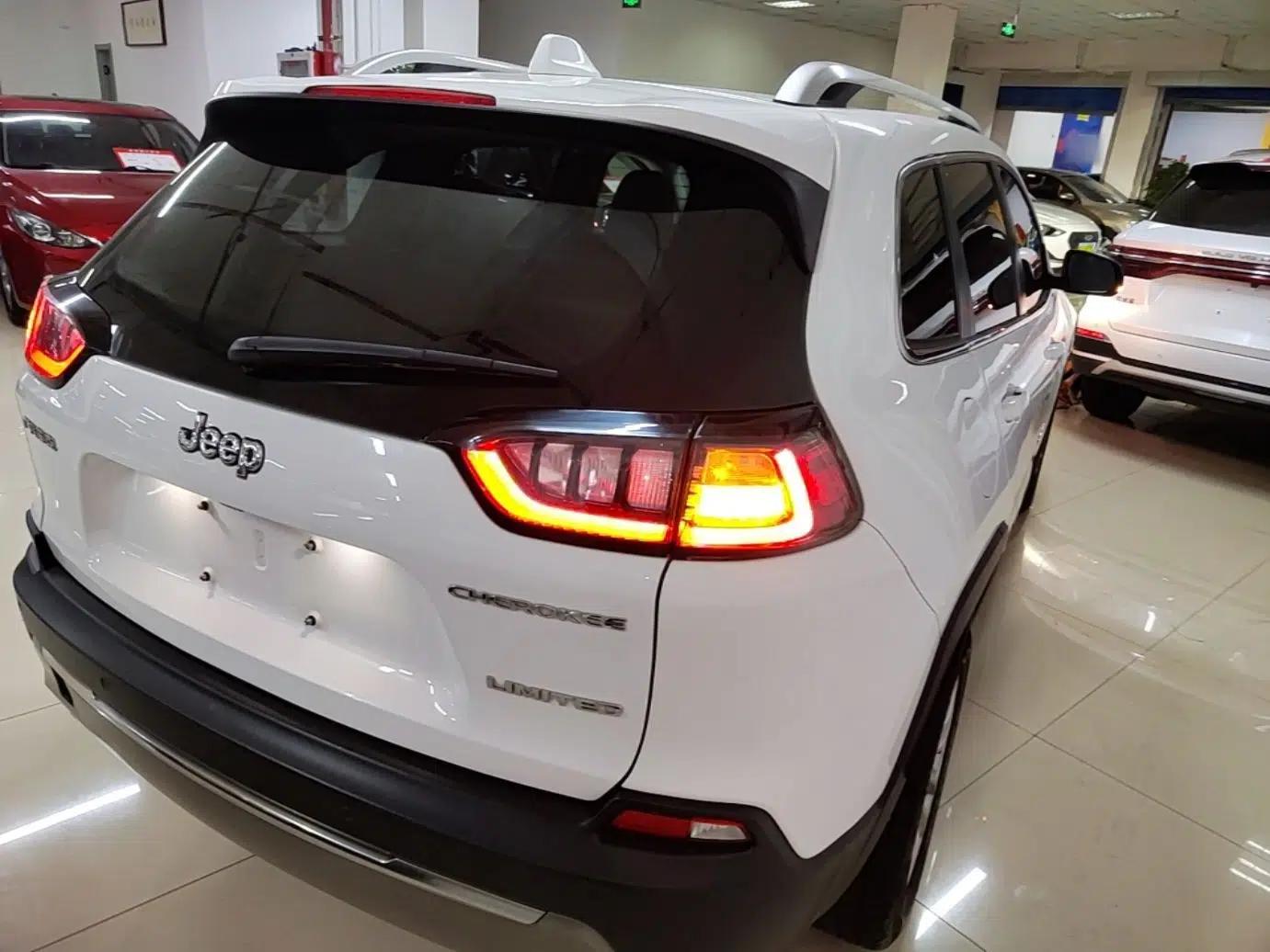 Jeep Cherokee 2019 2.0T Two-Wheel Drive Smart Enjoyment Version China V — миниатюра 6