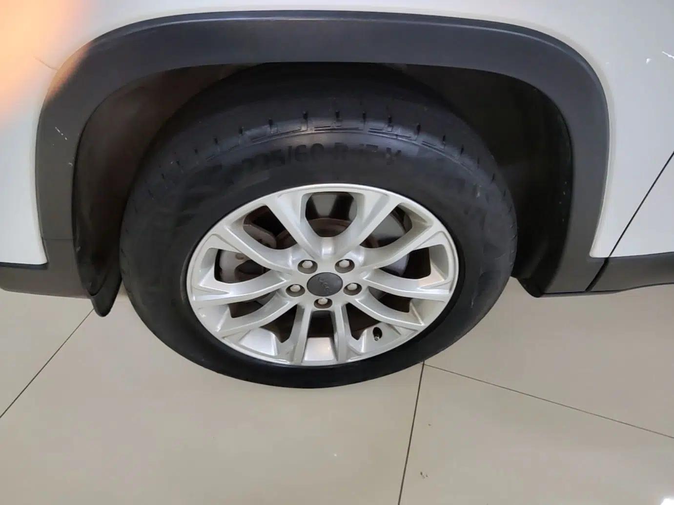 Jeep Cherokee 2019 2.0T Two-Wheel Drive Smart Enjoyment Version China V — миниатюра 8
