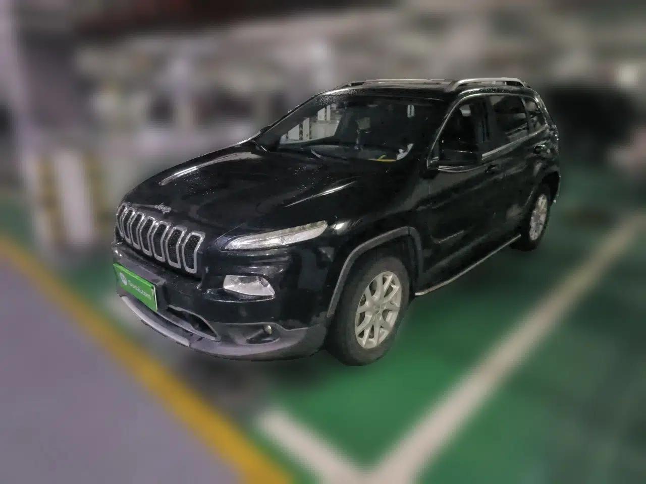 Jeep Cherokee 2016 2.4L Professional Edition — миниатюра 1