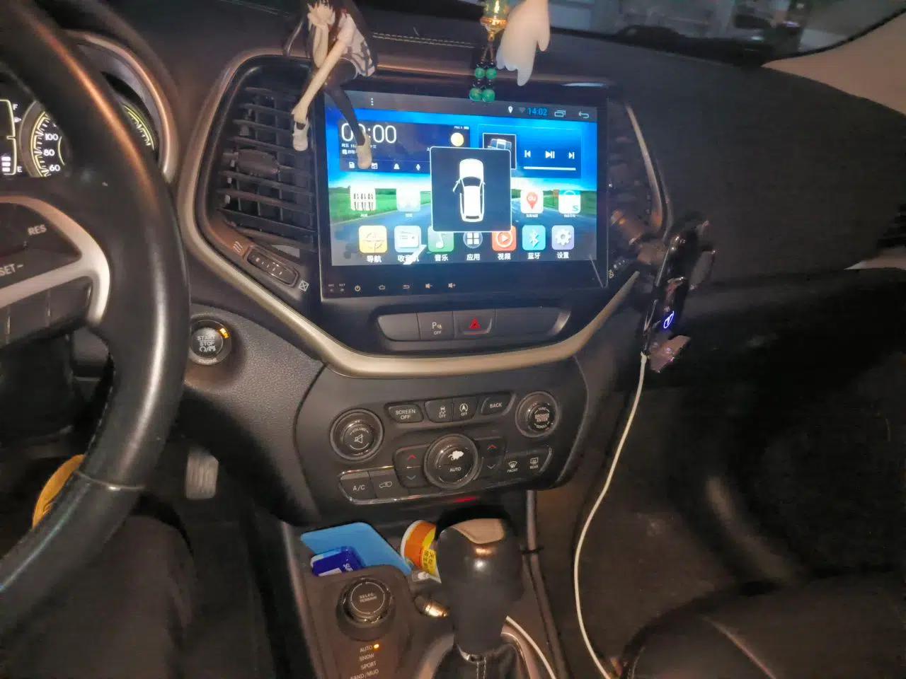 Jeep Cherokee 2016 2.4L Professional Edition — миниатюра 14