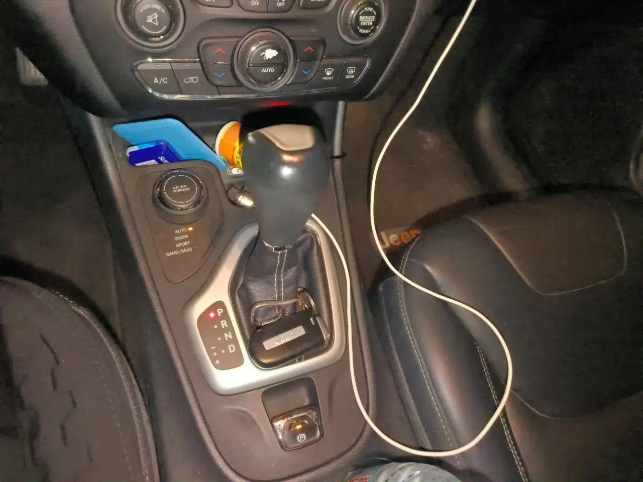 Jeep Cherokee 2016 2.4L Professional Edition — миниатюра 15