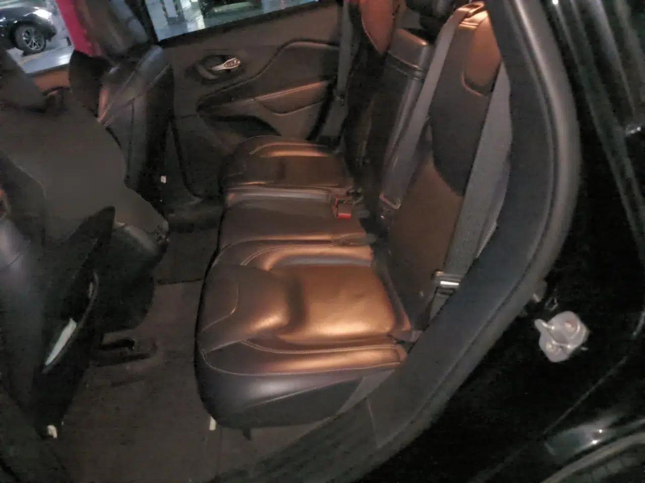 Jeep Cherokee 2016 2.4L Professional Edition — миниатюра 18