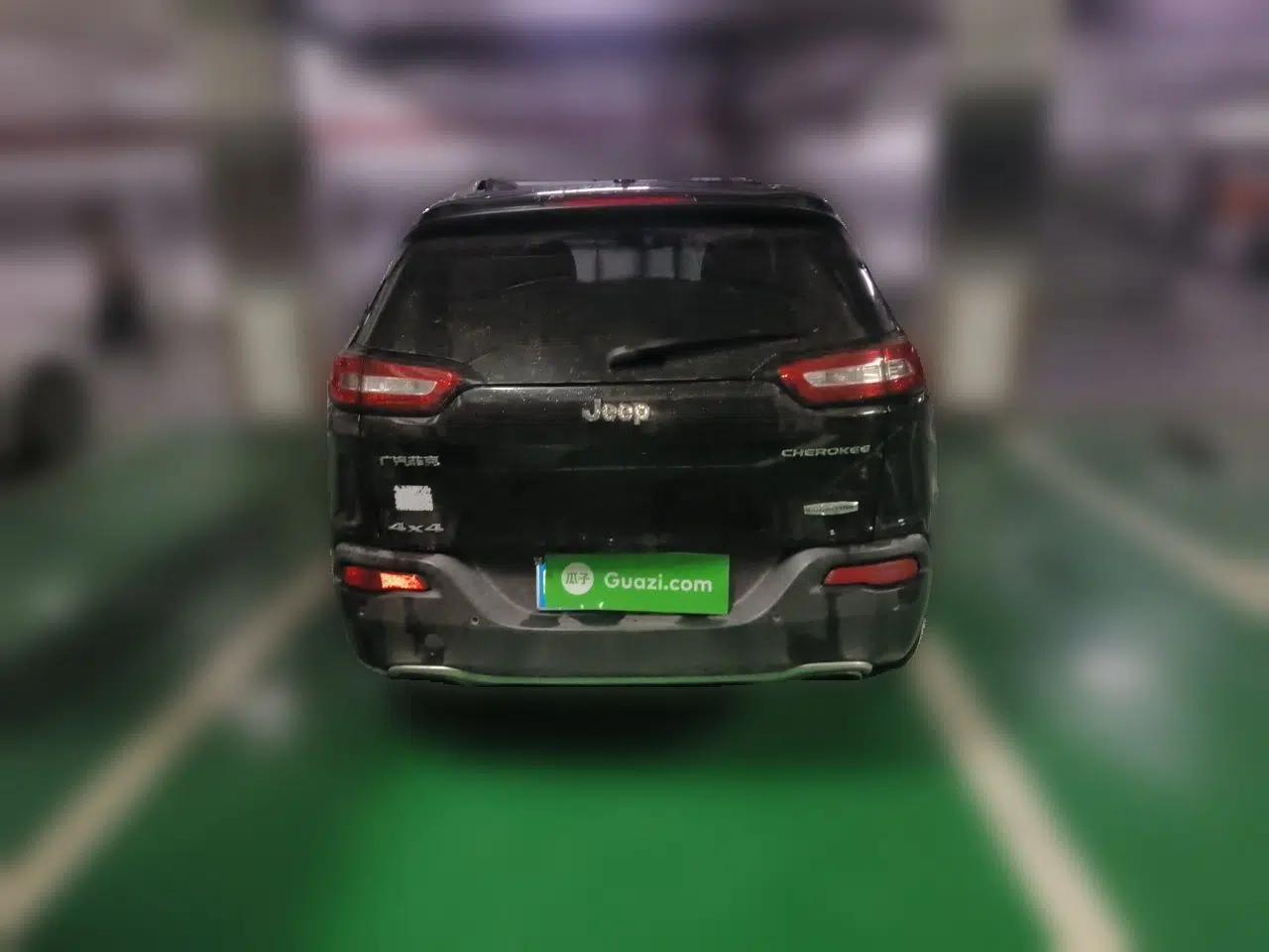 Jeep Cherokee 2016 2.4L Professional Edition — миниатюра 5
