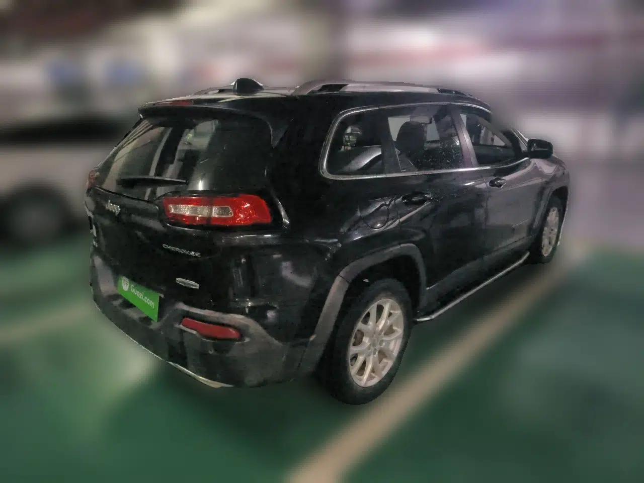 Jeep Cherokee 2016 2.4L Professional Edition — миниатюра 6