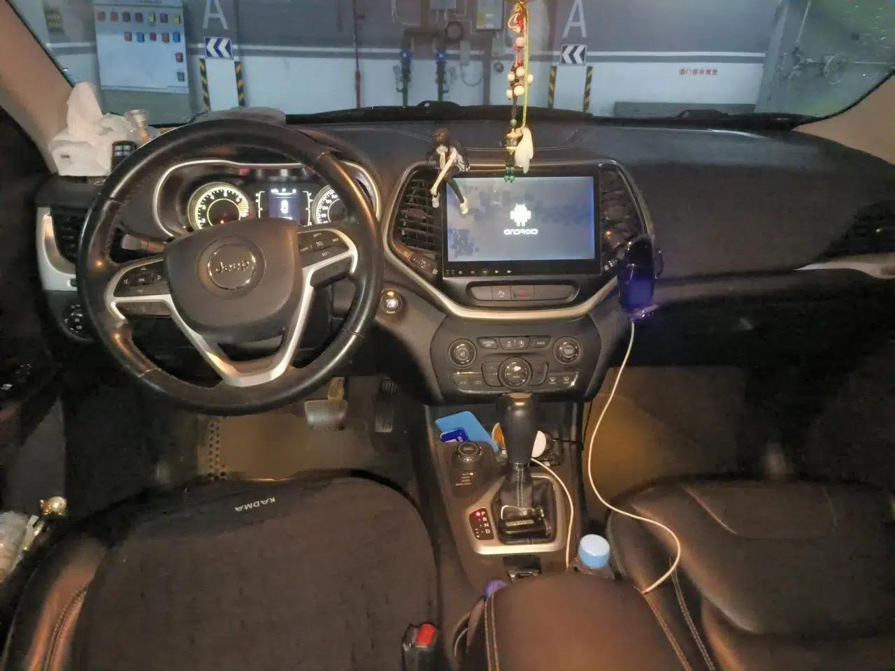 Jeep Cherokee 2016 2.4L Professional Edition — миниатюра 10