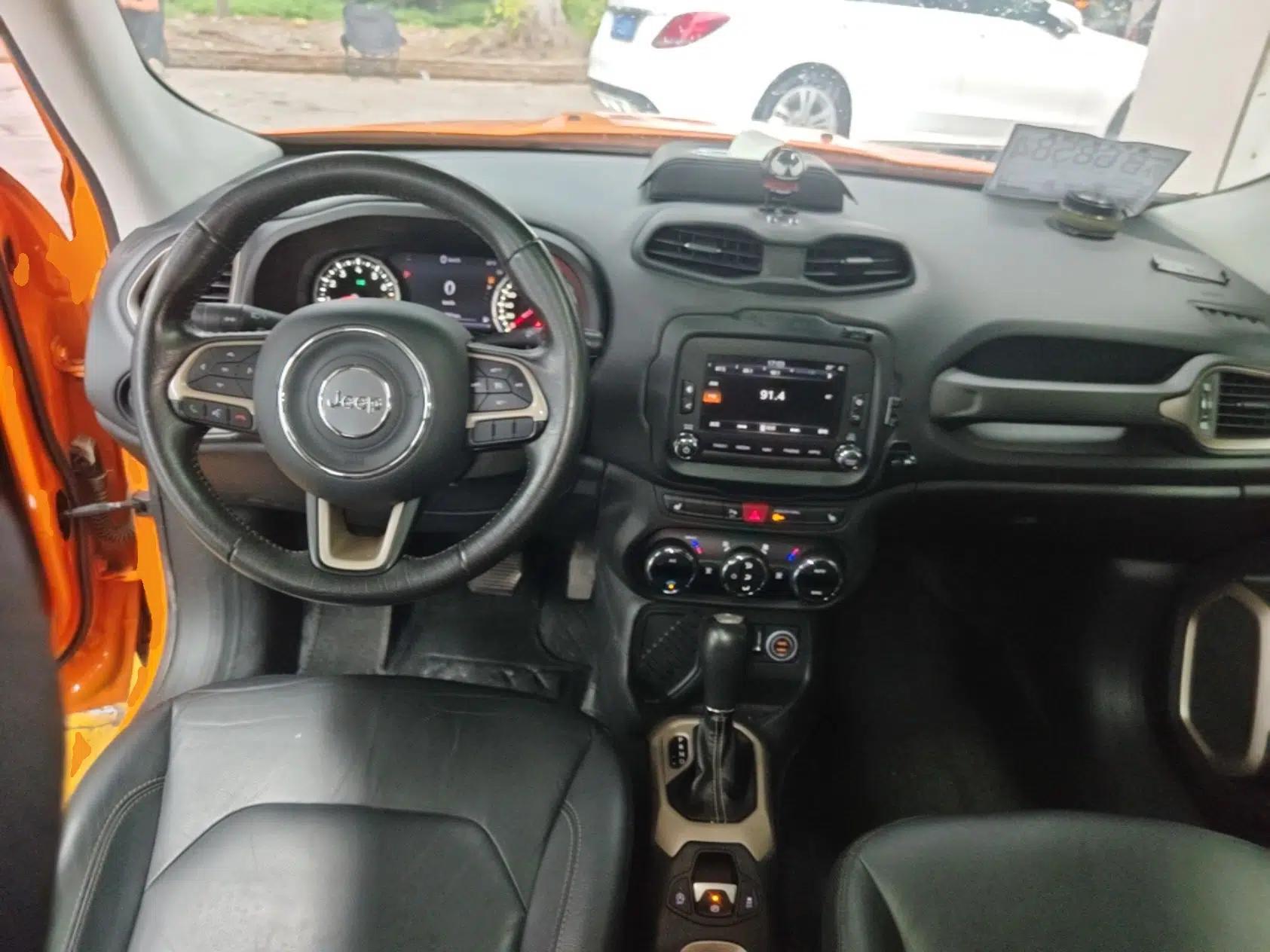 Jeep Renegade 2016 1.4T Automatic Smart Edition — миниатюра 13