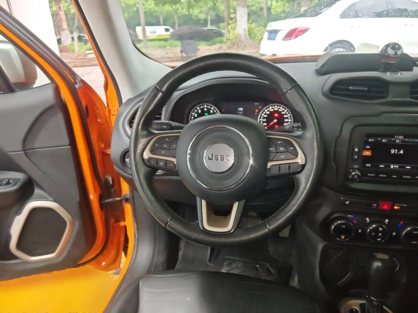 Jeep Renegade 2016 1.4T Automatic Smart Edition — миниатюра 14
