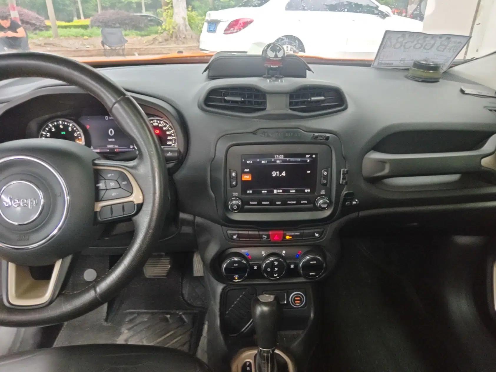 Jeep Renegade 2016 1.4T Automatic Smart Edition — миниатюра 16