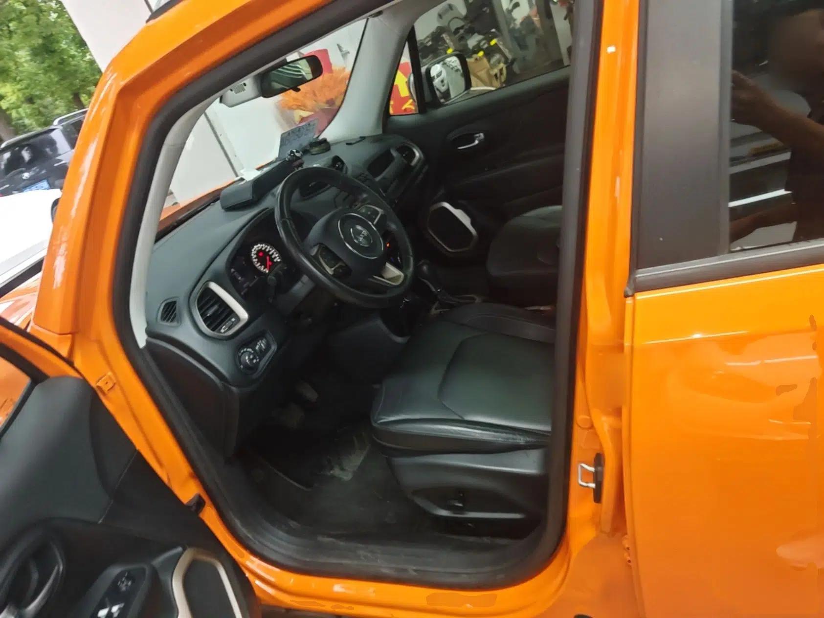 Jeep Renegade 2016 1.4T Automatic Smart Edition — миниатюра 18