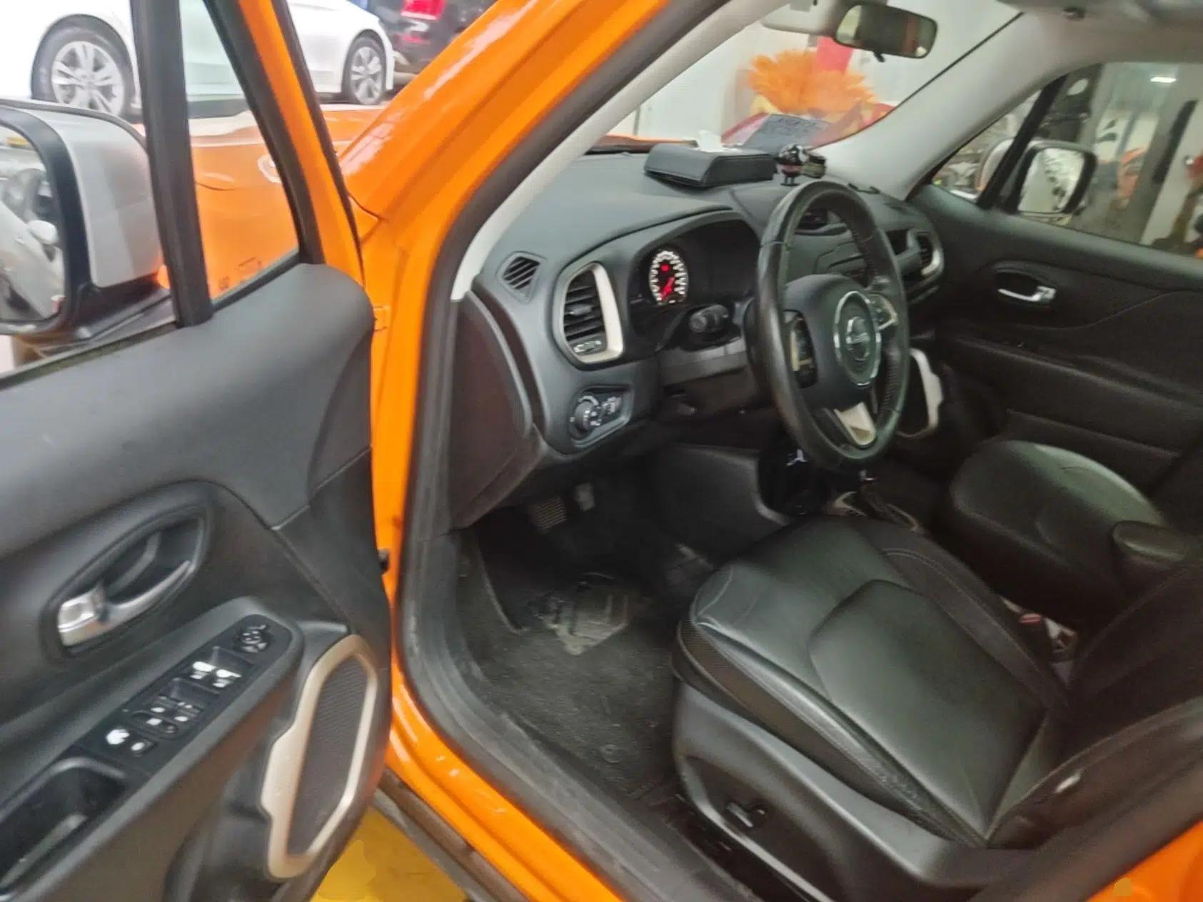 Jeep Renegade 2016 1.4T Automatic Smart Edition — миниатюра 19