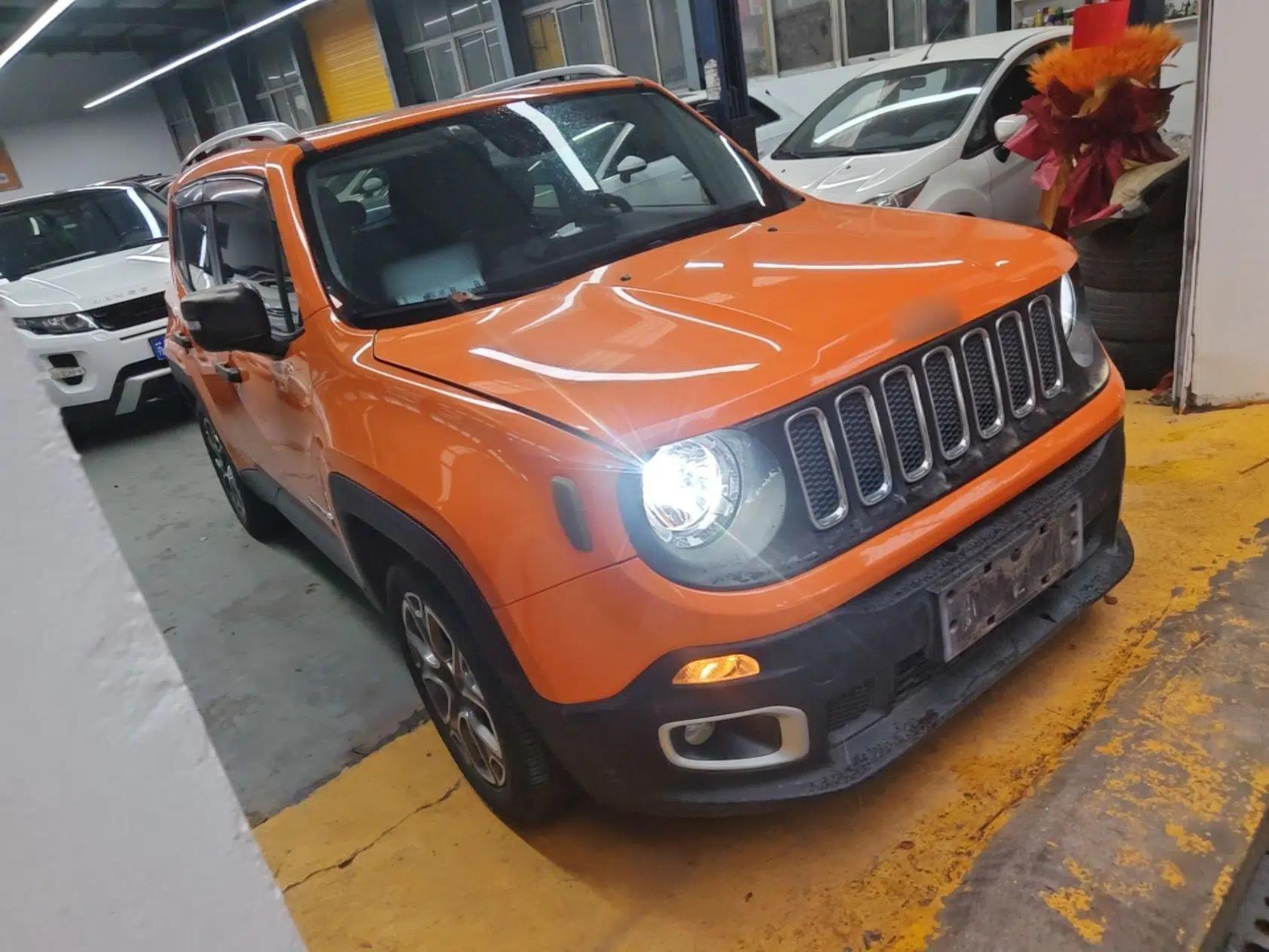 Jeep Renegade 2016 1.4T Automatic Smart Edition — миниатюра 3