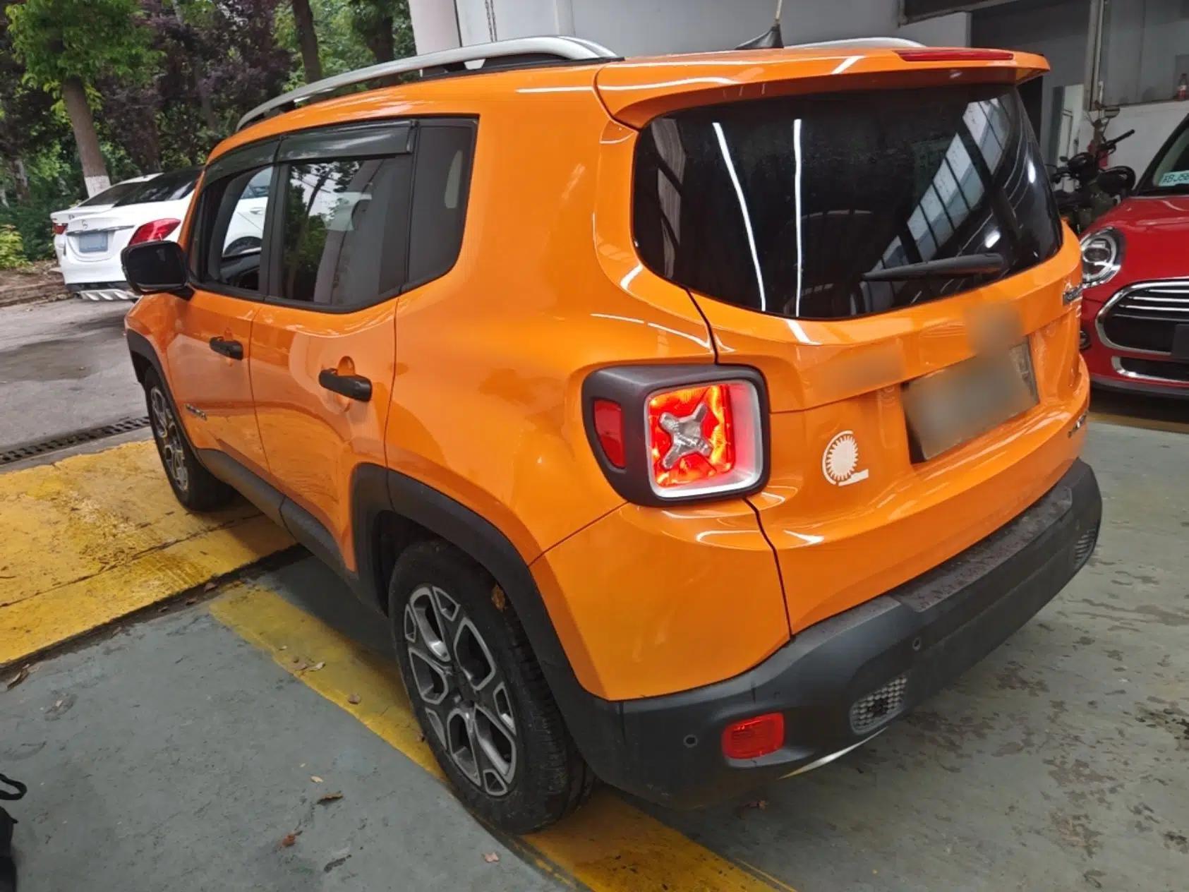 Jeep Renegade 2016 1.4T Automatic Smart Edition — миниатюра 4