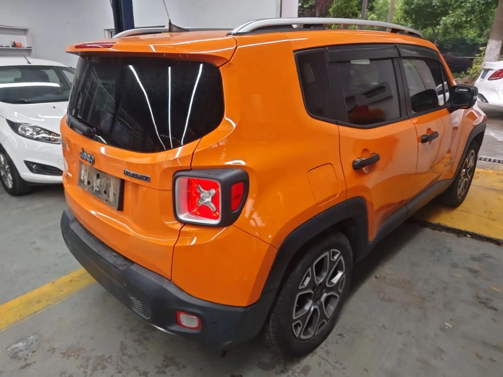 Jeep Renegade 2016 1.4T Automatic Smart Edition — миниатюра 6