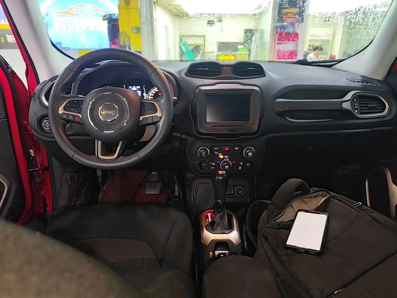 Jeep Renegade 2018 Connected Large Screen Version 180T Automatic High-Energy Edition — миниатюра 13