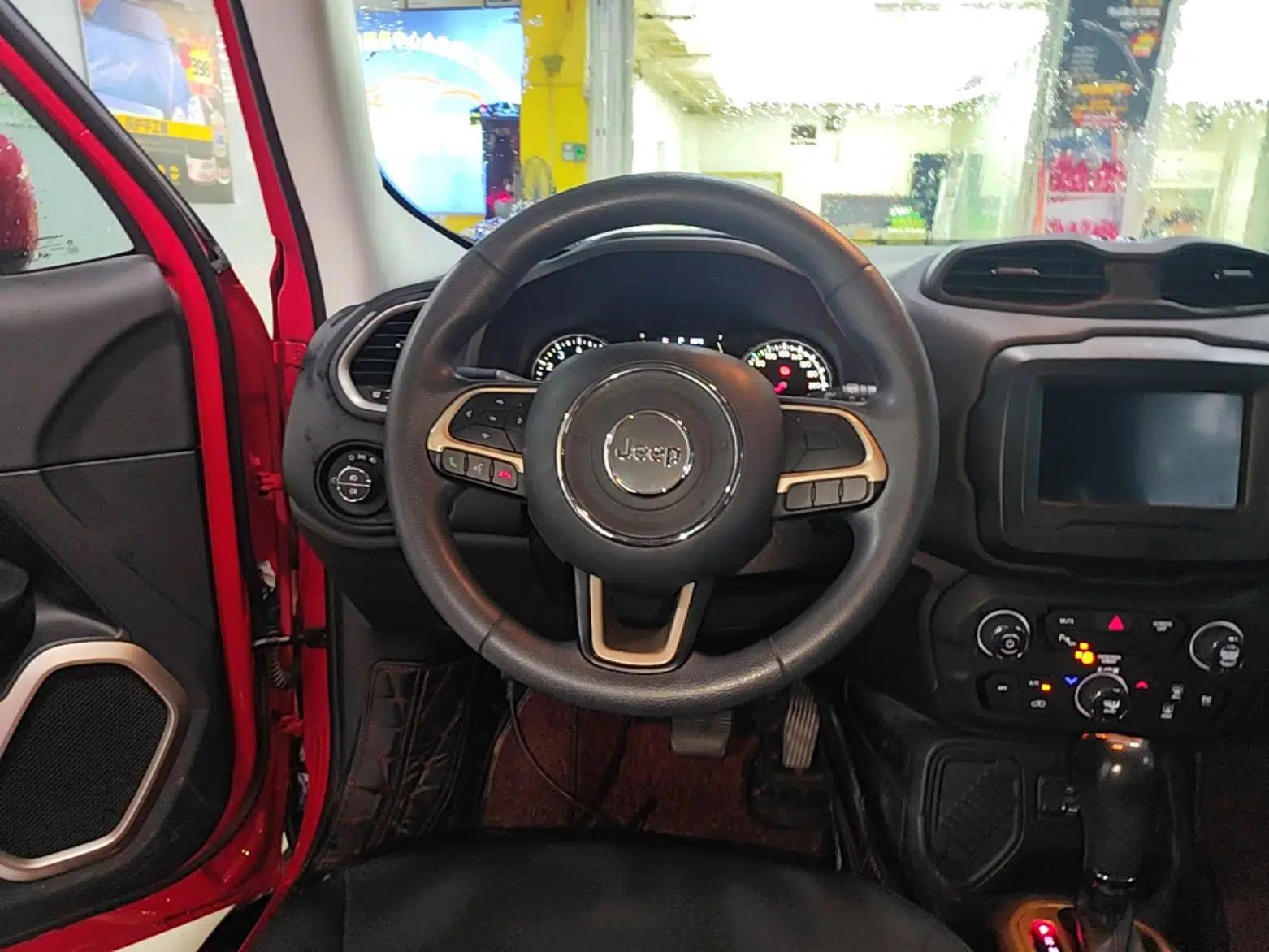 Jeep Renegade 2018 Connected Large Screen Version 180T Automatic High-Energy Edition — миниатюра 14
